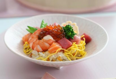 雛祭りを彩るちらし寿司の盛り付け方